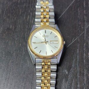 RARE Seiko Quartz SQ 7n43-8110 Day Date Two Tone Fluted Vintage Watch